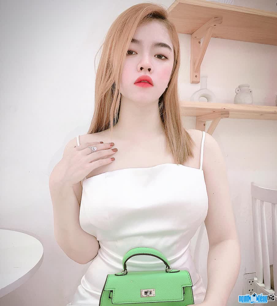Cận cảnh gương mặt xinh đẹp của người mẫu ảnh Bi Nguyễn