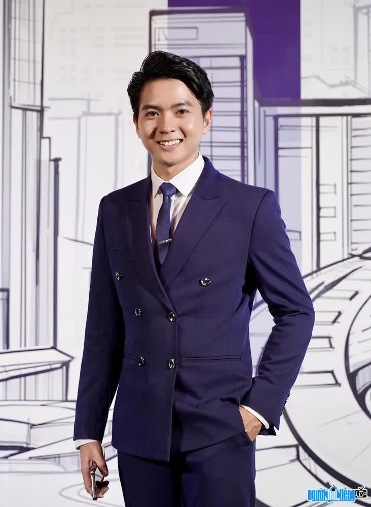  Tan Nga is handsome and elegant