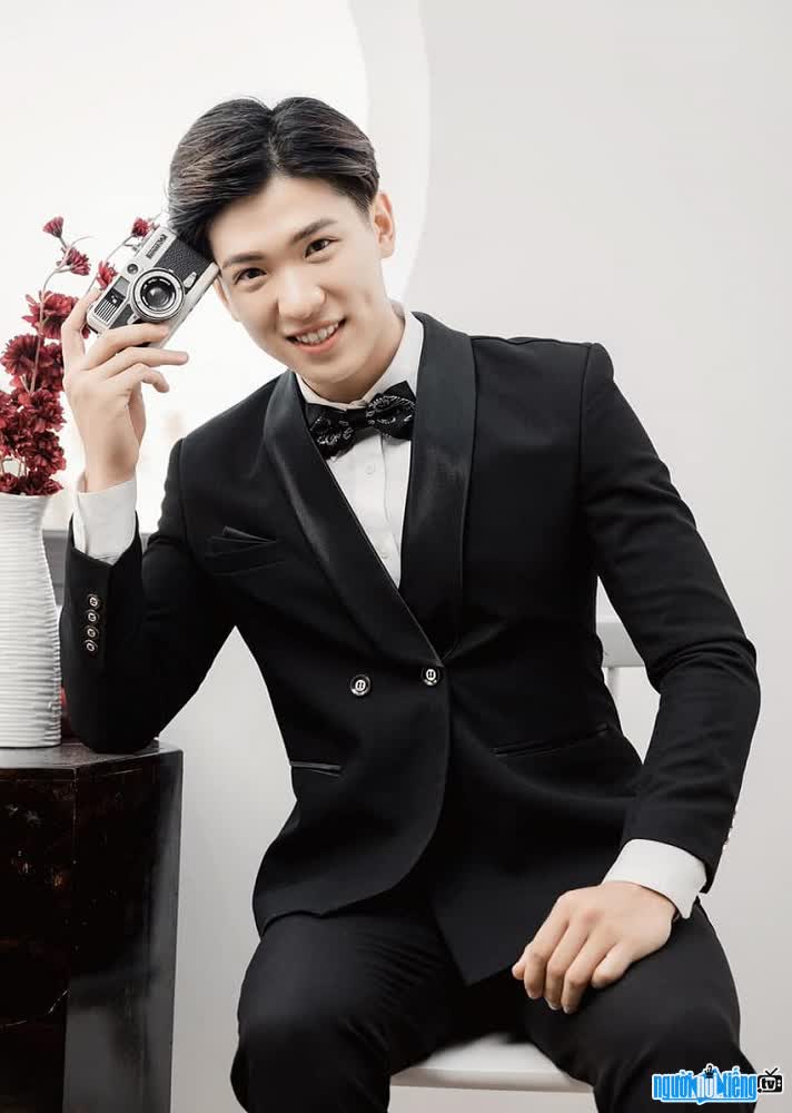  the handsome and elegant Nguyen Hong Thai