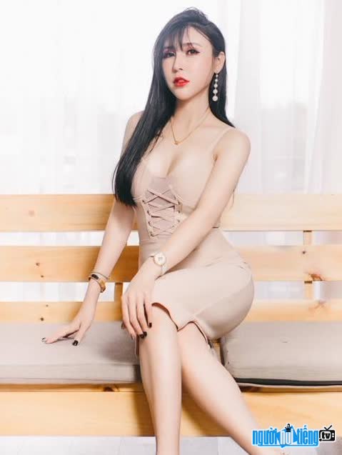  attractive and beautiful Dang Truc Thuy Tien