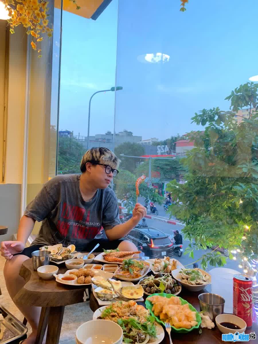 TikToker Bui Thanh Tuan owns TikTok channel Eats Hanoi