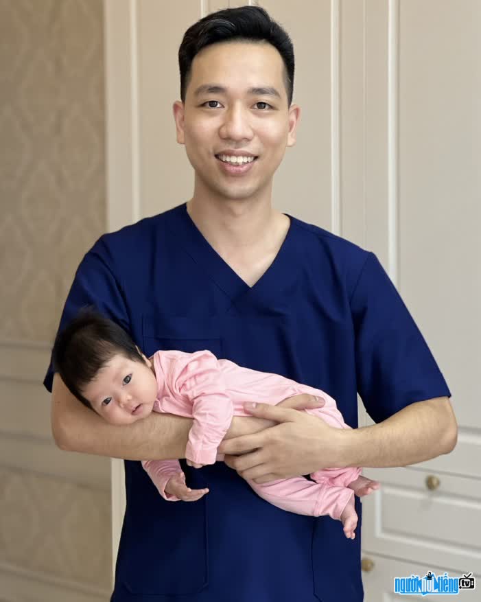  Doctor Doan Hai Dang instructs on how to take care of young children