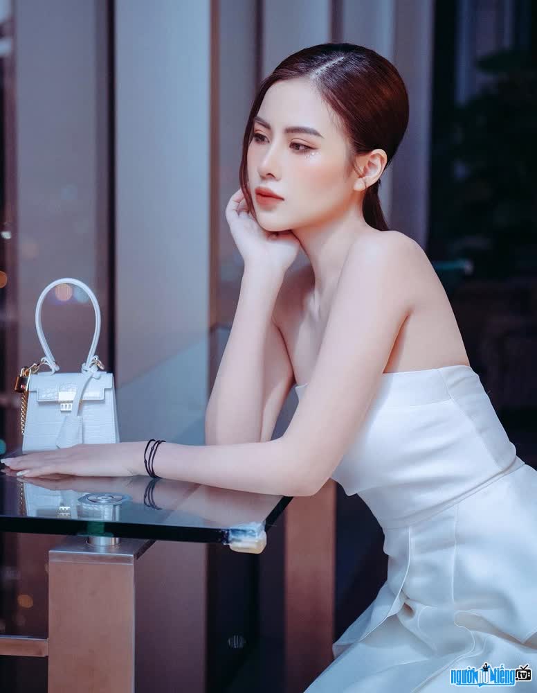 Hoa hậu Phạm Oanh xinh đẹp quyến rũ