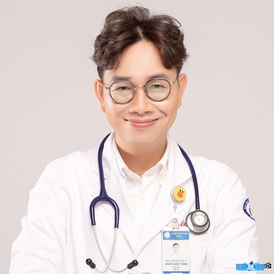  Doctor Hoang Quoc Tuong (Dr Mouse) loves children
