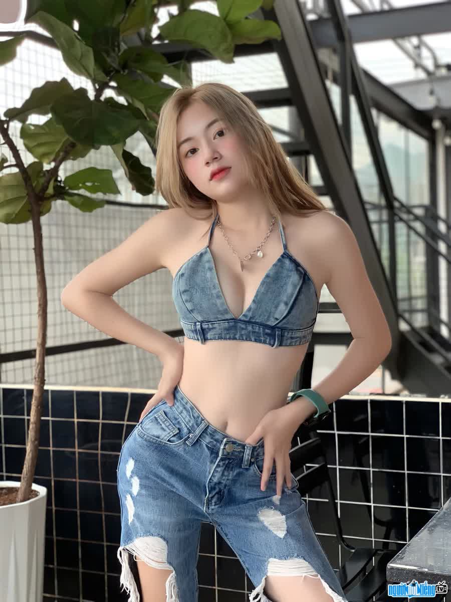 Dear has a beautiful beauty and sexy body