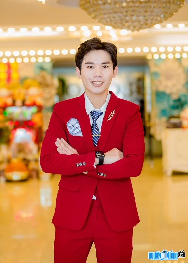 MC Nguyen Xuan Tinh has a handsome appearance
