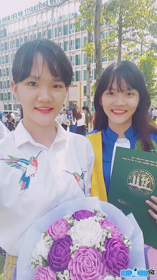 image of Thanh Thuy and her twin sister
