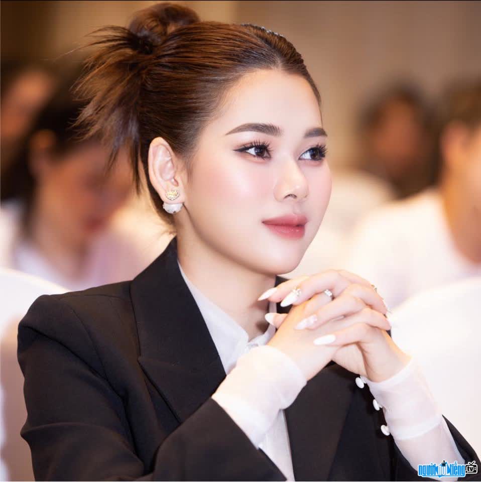 Entrepreneur Nguyen Huong Duyen owns extremely beautiful beauty