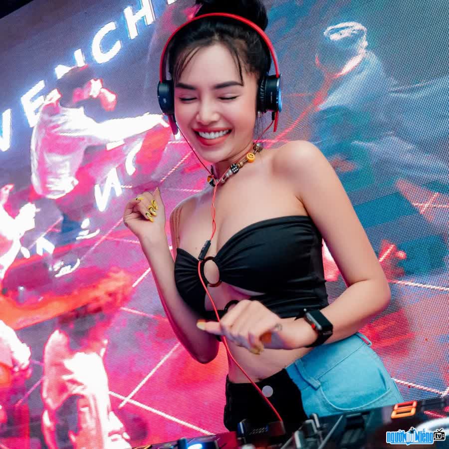 The DJ girl has a beautiful and attractive appearance