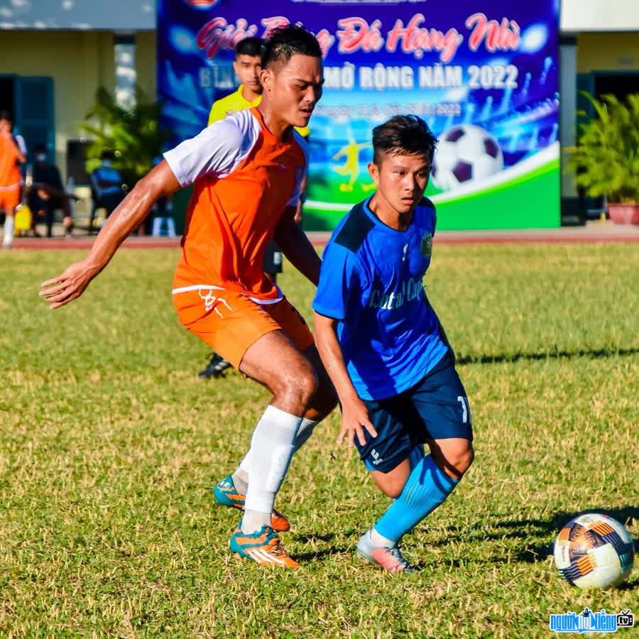 Picture of Player Ngo Anh Vu playing on the field