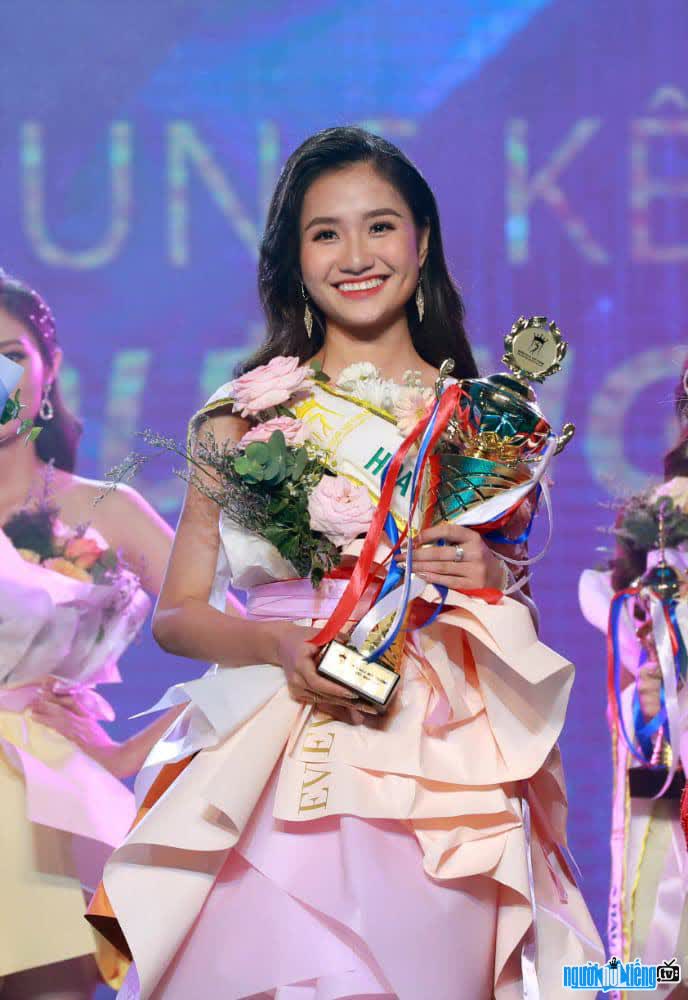 Thanh Ha was crowned Miss Environment Vietnam for the first season