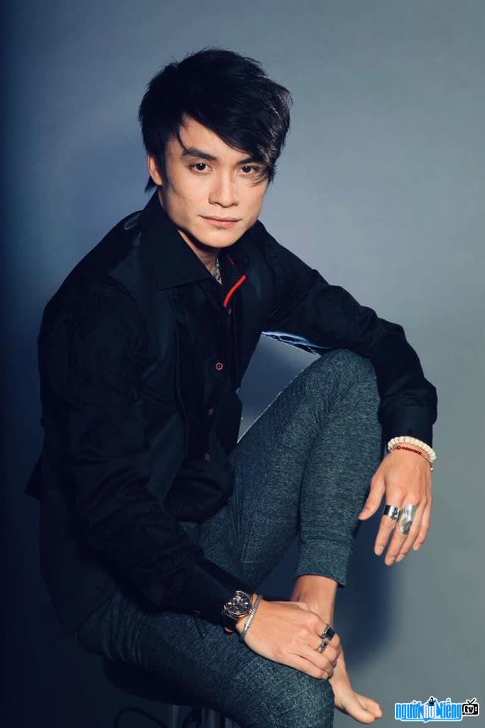 New image of singer Huynh Phi Tien