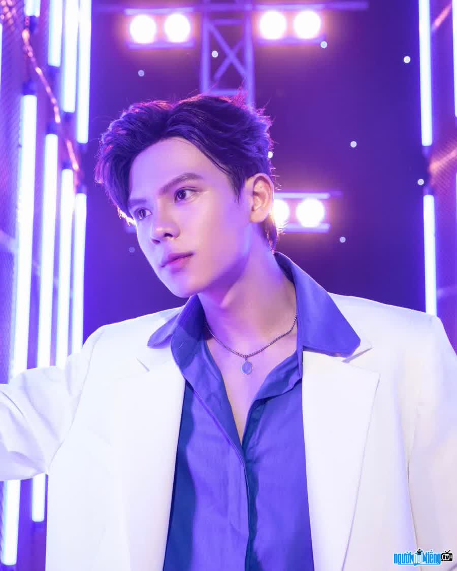 Hotboy Thái Vũ chính là nam chính trong MV "Răng Khôn" của Phí Phương Anh