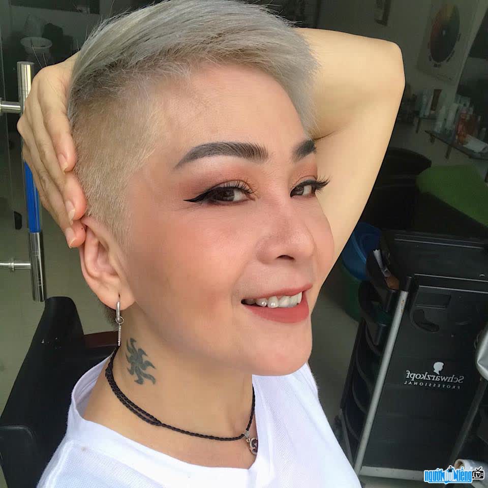 TikToker Hạnh Nguyễn sở hữu mái tóc tém cá tính