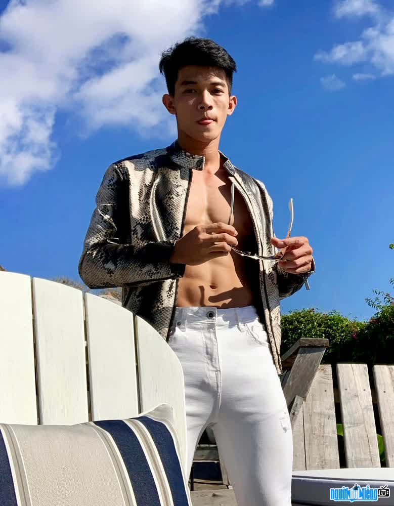 Quoc Viet is handsome and stylish