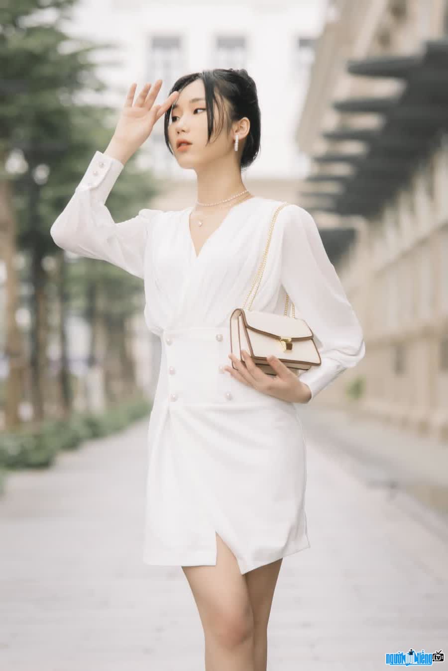 Nguyen Thi Mai Linh has a flexible fashion style