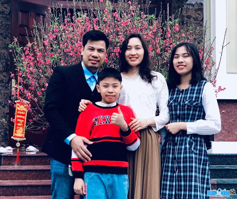 The happy family of CEO Bach Van Tin