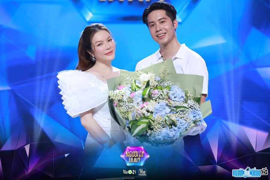 Image of Thai Khoa and Ly Nha Ky in the program Who is he