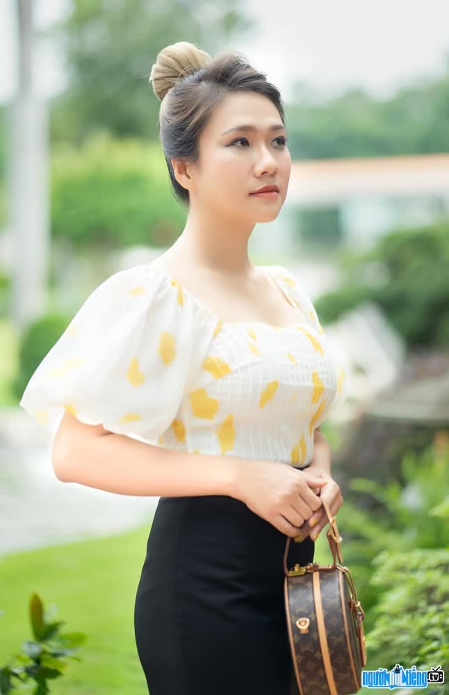 Nha Yen - beautiful and gentle businesswoman