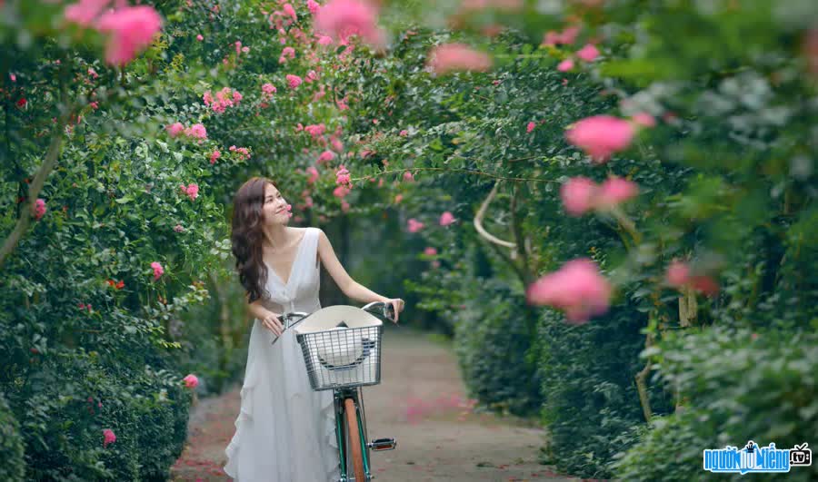 Tran Son Tra model's image in bloom in a flower garden