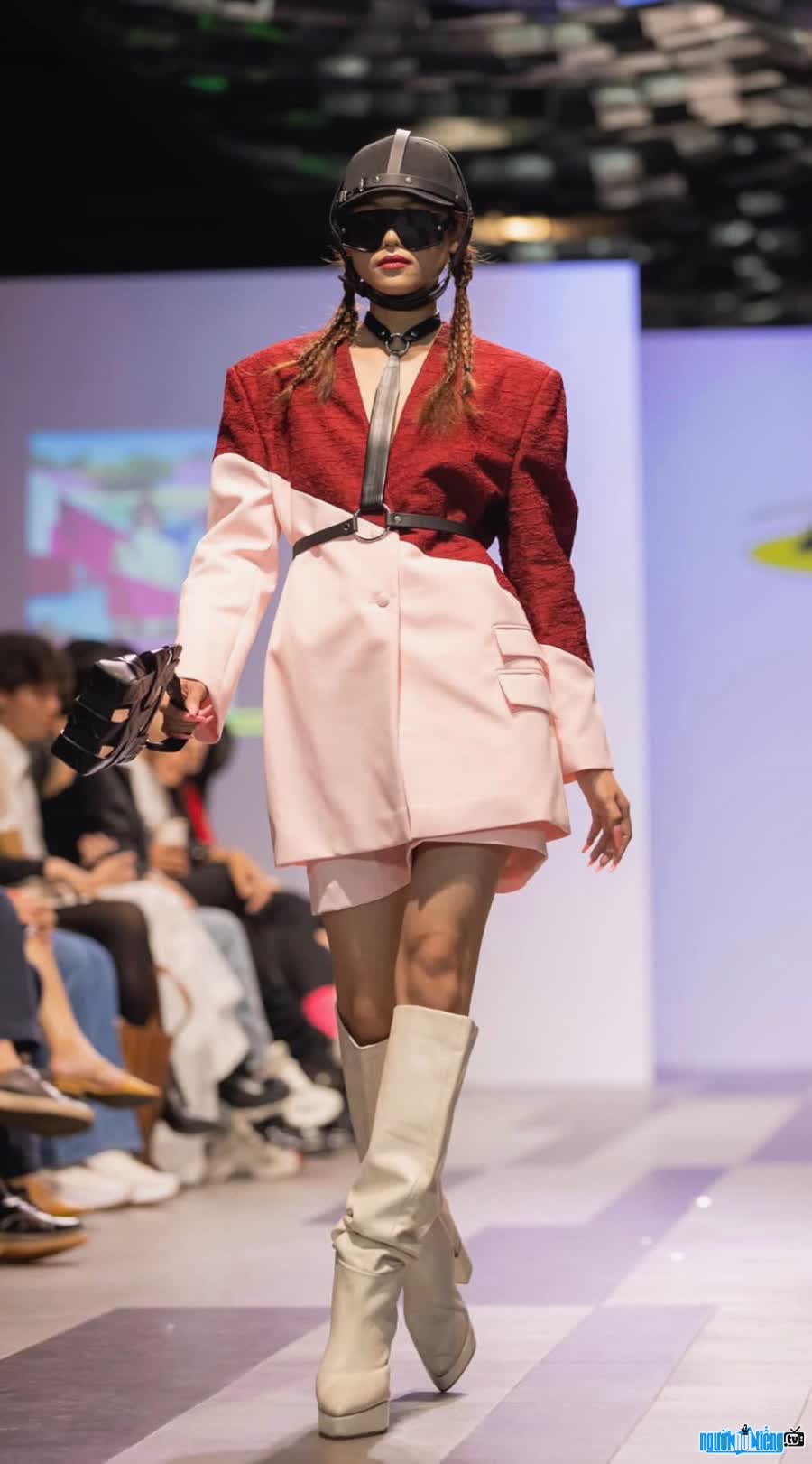 Model 10X confidently walks on the runway