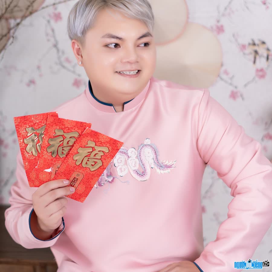 Picture of Tiktoker Duy AV in the New Year's photo set