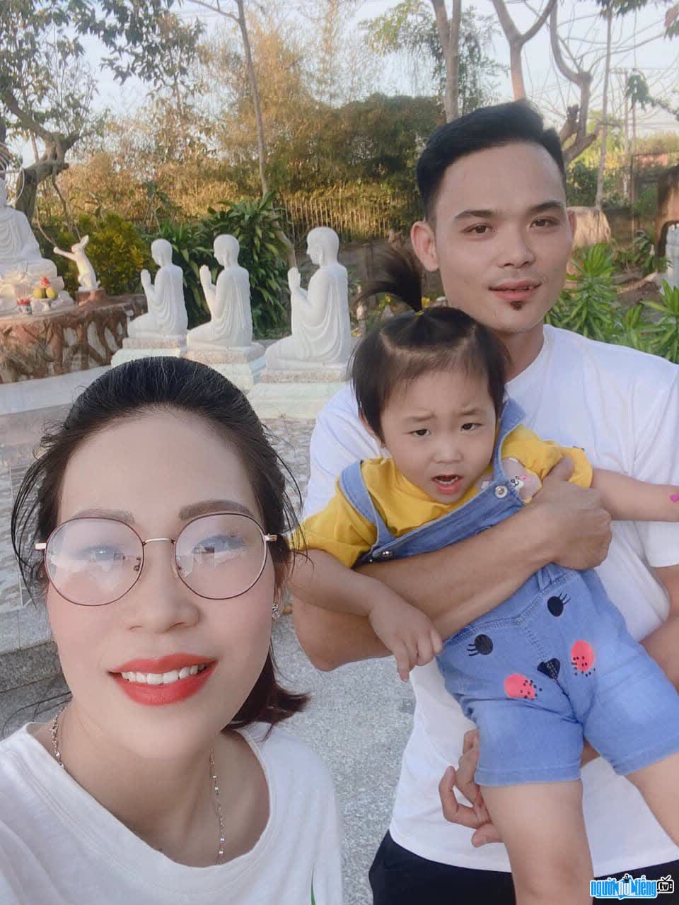 Player Ngo Anh Vu with his small family