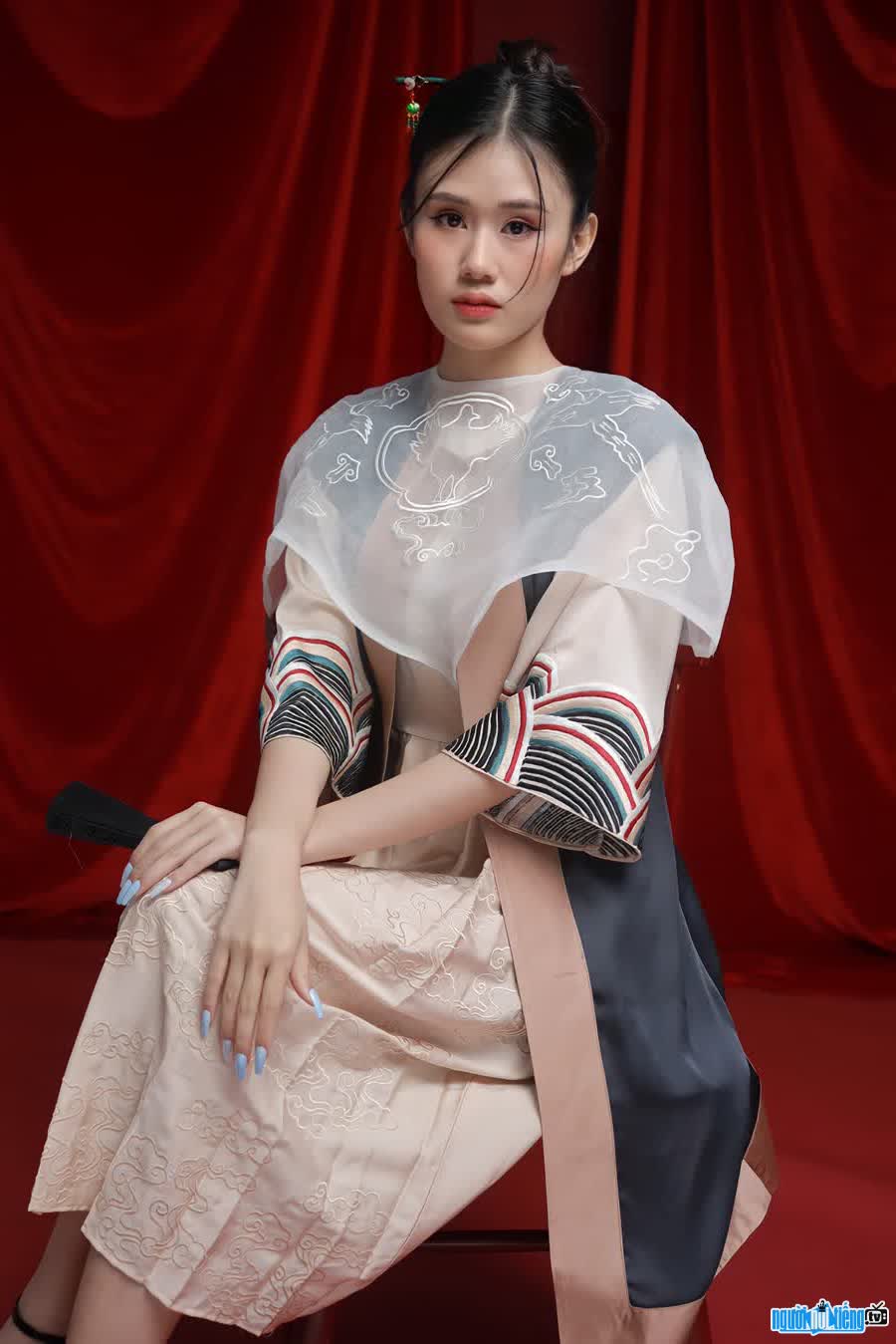 Influencer Hồ Lê Ngân Hà có đam mê thiết kế thời trang