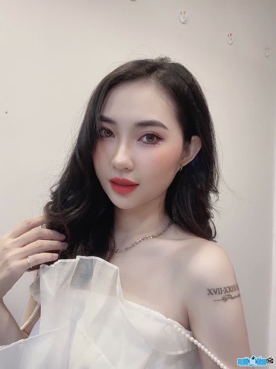 Model Trang Kelly owns extremely beautiful beauty