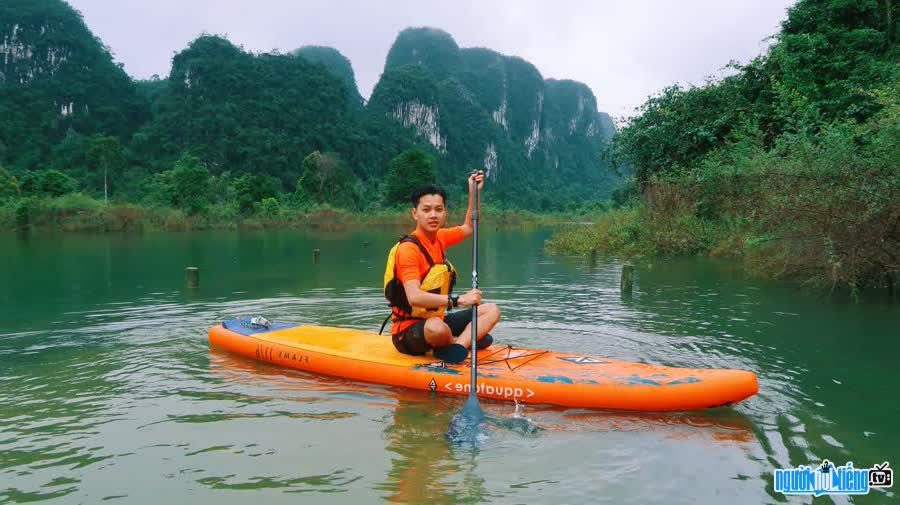 Blogger Huy Hay Di's image on an experiential journey