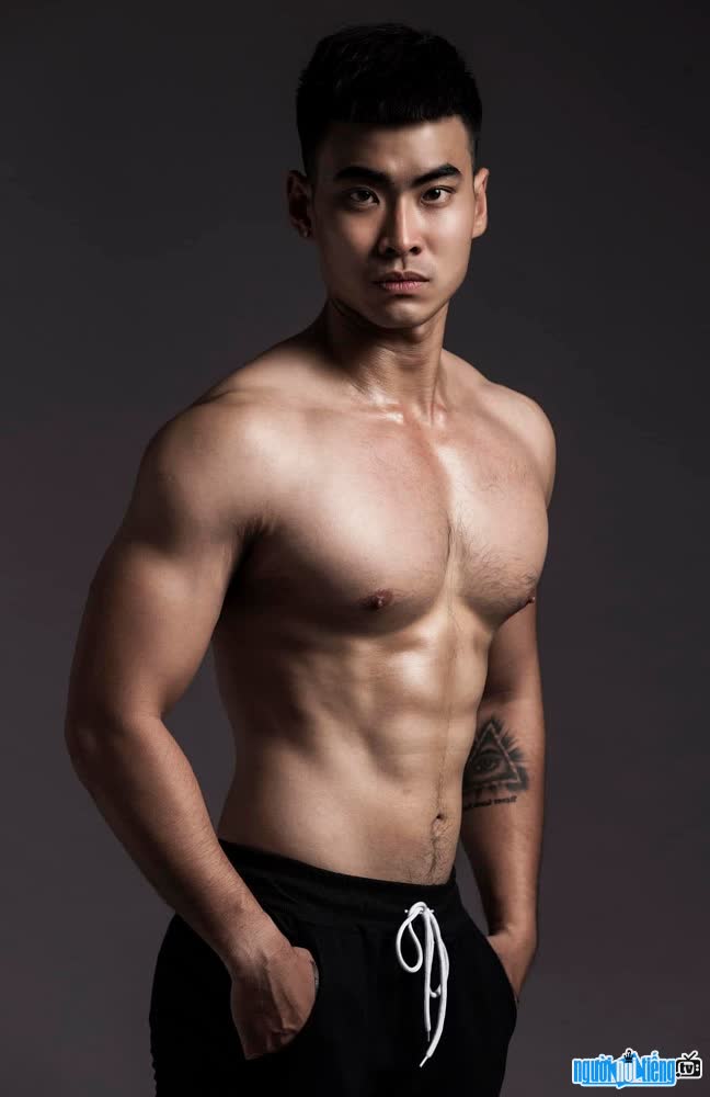  Trinh Minh Luan's image with muscular muscles