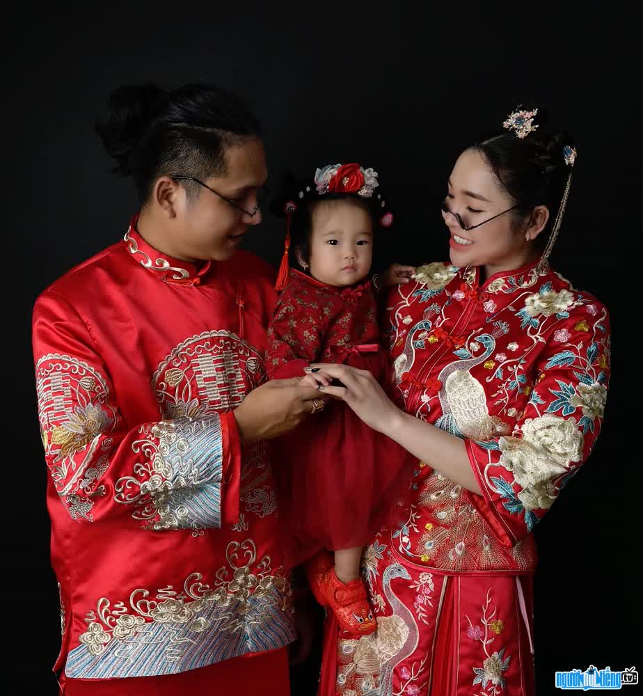 Á hậu Lương Thái Trân hạnh phúc bên chồng và con gái