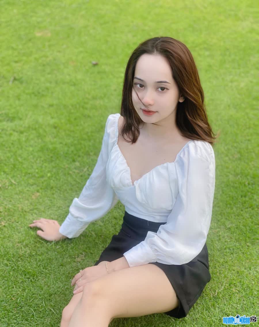 Khanh Van is a girl who lives in harmony and always brings the source of love. positive energy