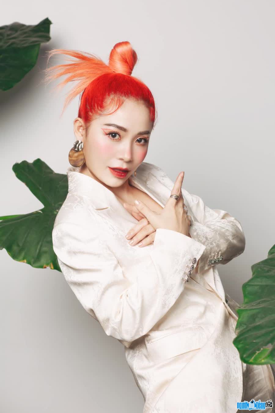 Duong Tay is luxurious with impressive pink hair