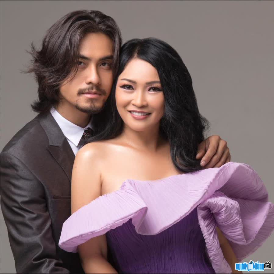 Information about singer Phuong Thanh and younger boyfriend Doan Chi Kien is getting public attention