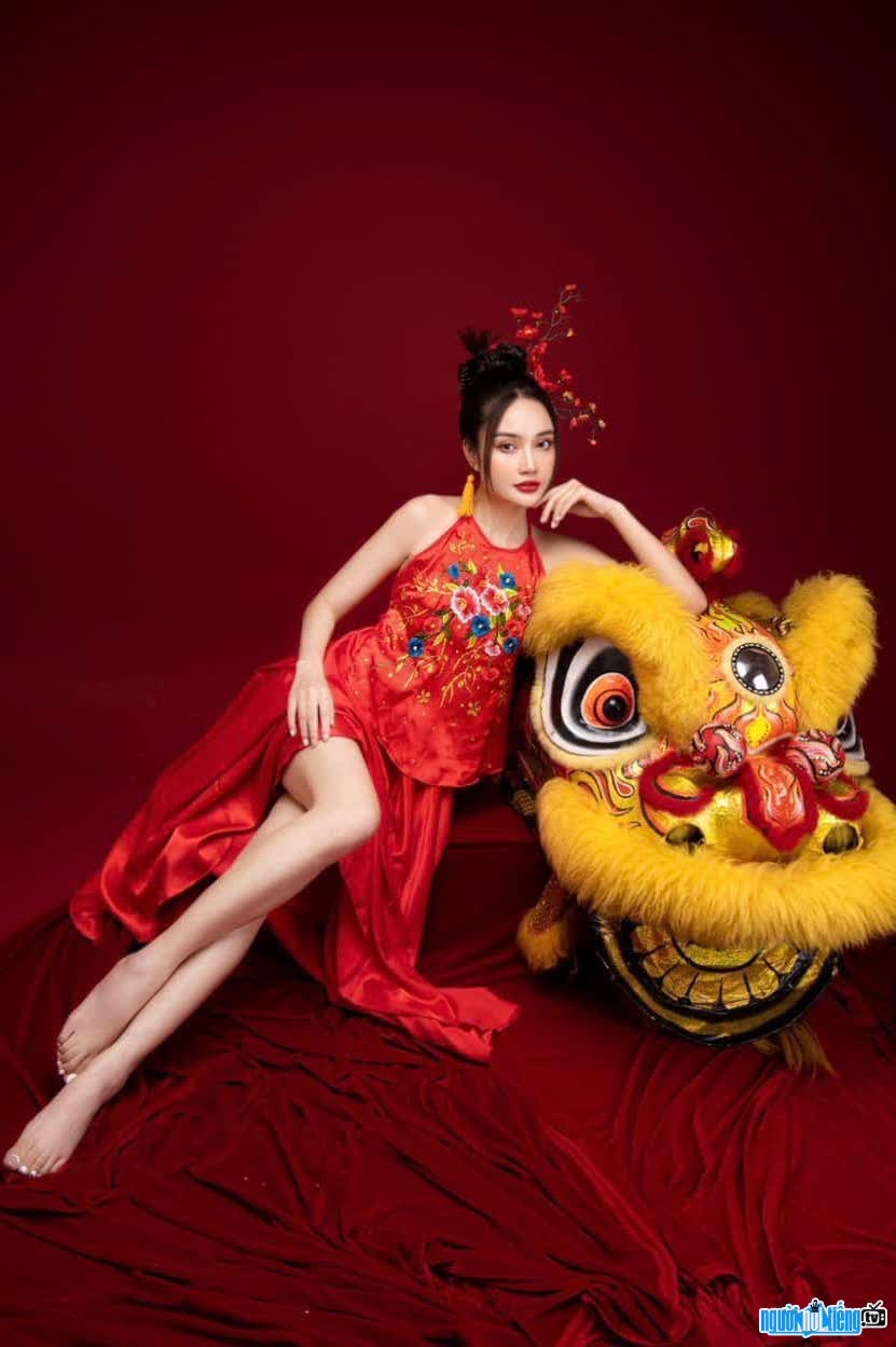 Picture of model Bi Nguyen in Mid-Autumn Festival funny photo set