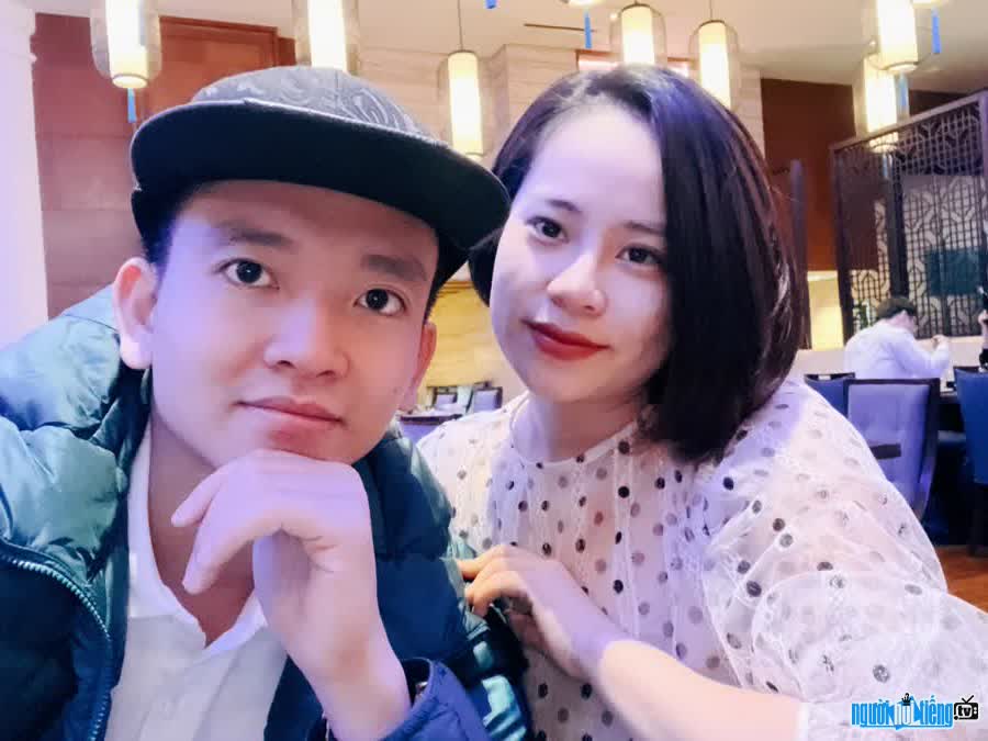 Hình ảnh CEO Đặng Ngọc Anh bên vợ