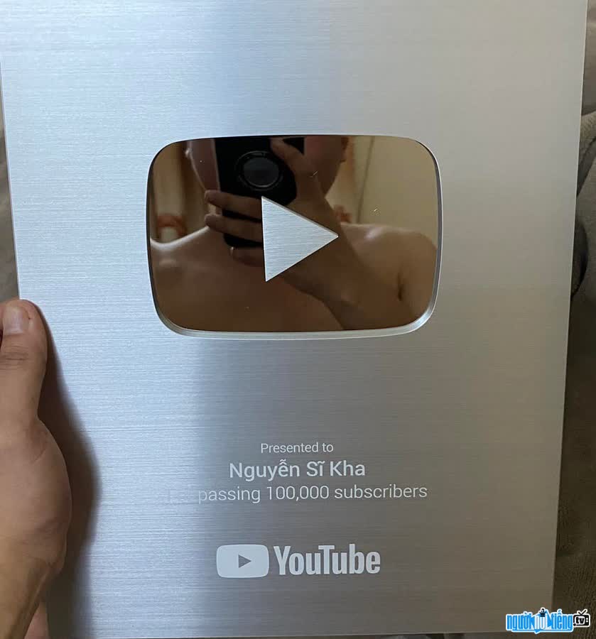 Musician Nguyen Si Kha won the Youtube Silver button