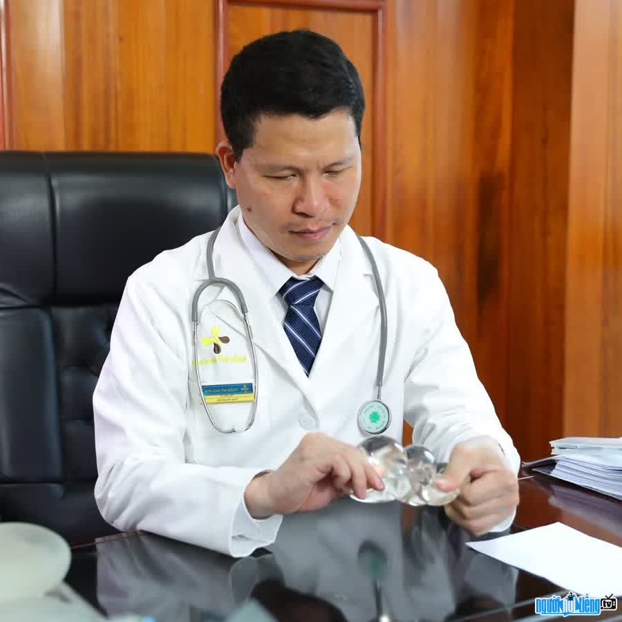 Portrait of Doctor Tong Thanh Hai