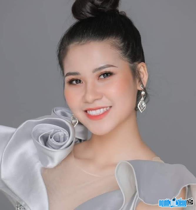 Cận cảnh gương mặt xinh đẹp của hotgirl Nguyễn Nhã Linh