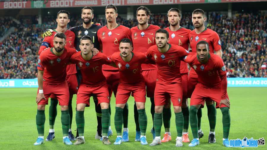 Hình ảnh một đội hình ra sân thi đấu của đội tuyển Bồ Đào Nha