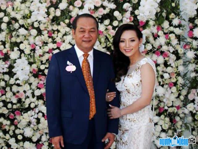  Image of businessman Nguyen Viet Cuong and his daughter