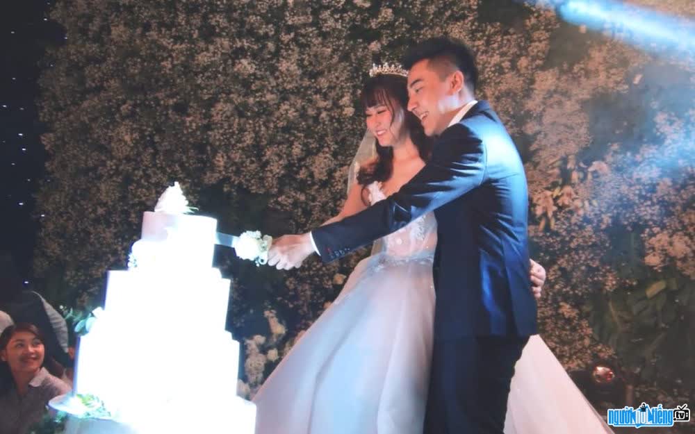 Ninh Thi Van Anh in a "fake" wedding