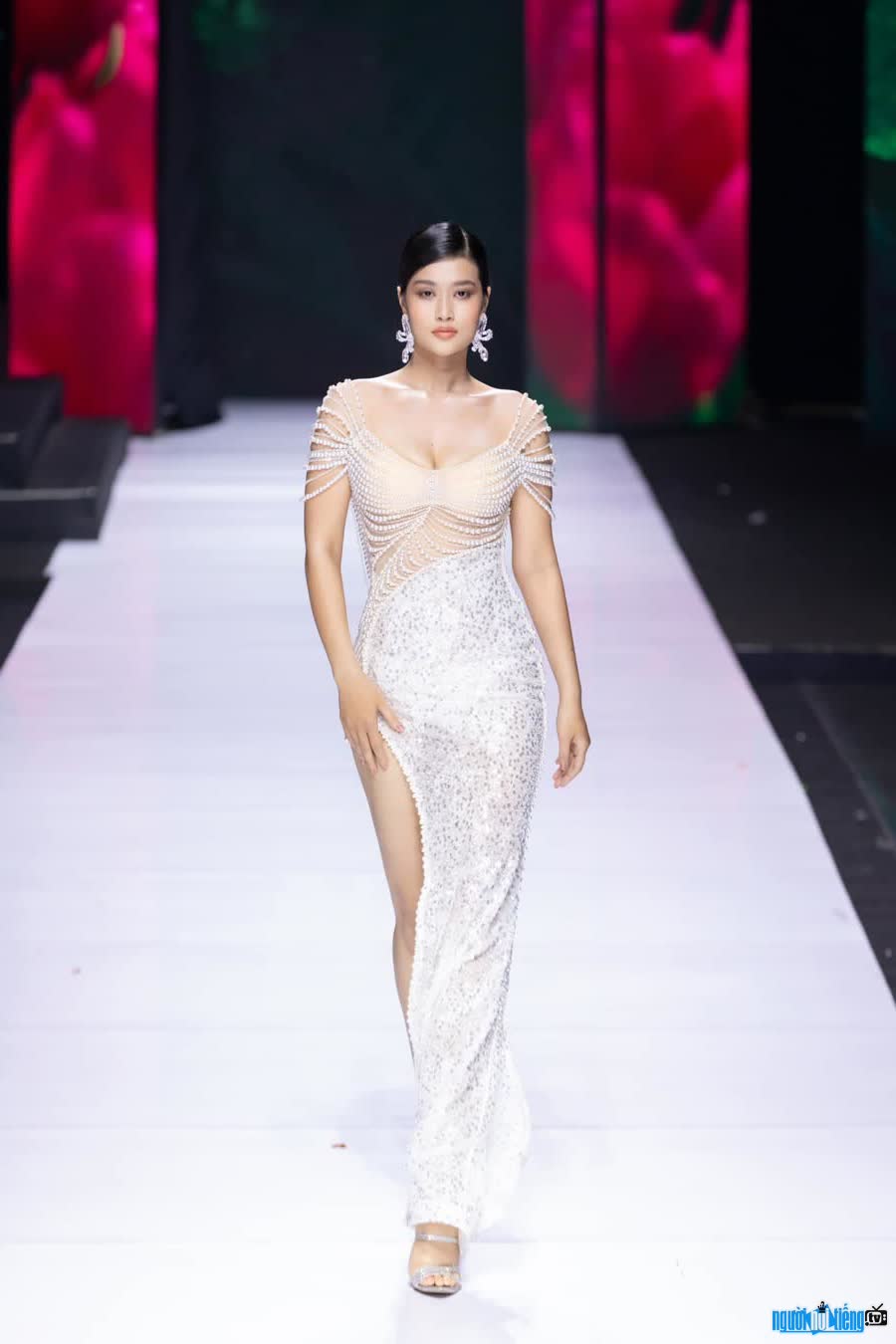 Image of Doan Thien An on the catwalk