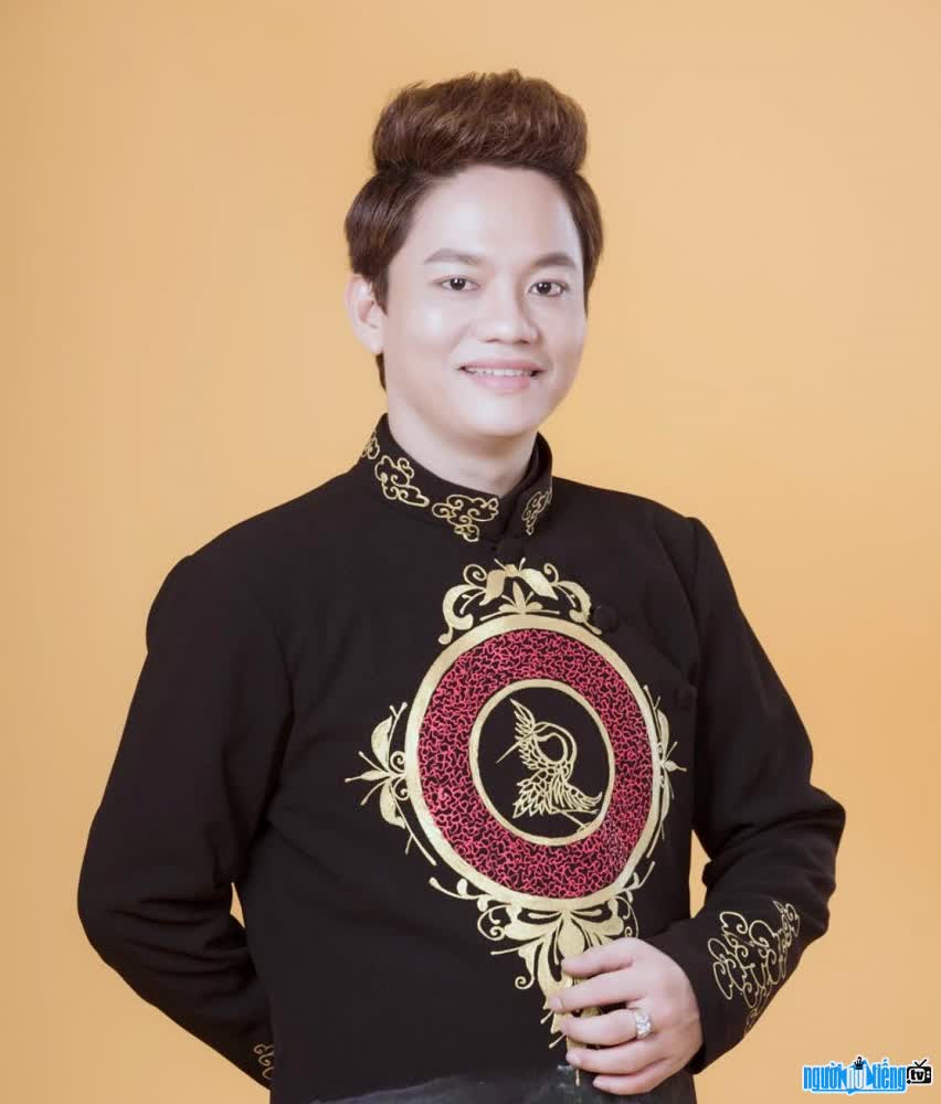handsome and multi-talented singer Quang Truong
