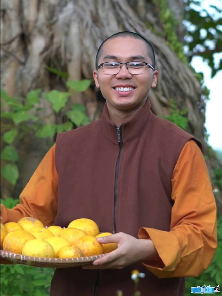 Sư thầy nổi tiếng qua video về những món ăn nhà Phật và các triết lí nhân sinh sâu sắc