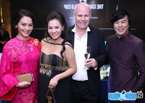 Image of businessman Truong Hue Van and his wife singer Thu Minh