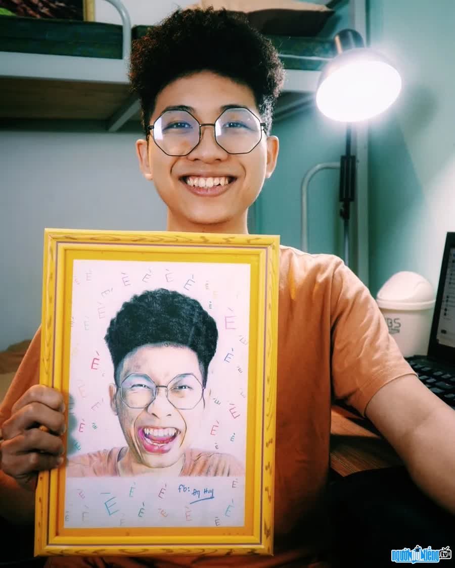 Tiktoker image of Nguyen Quoc Tuan Minh showing off his cute photo