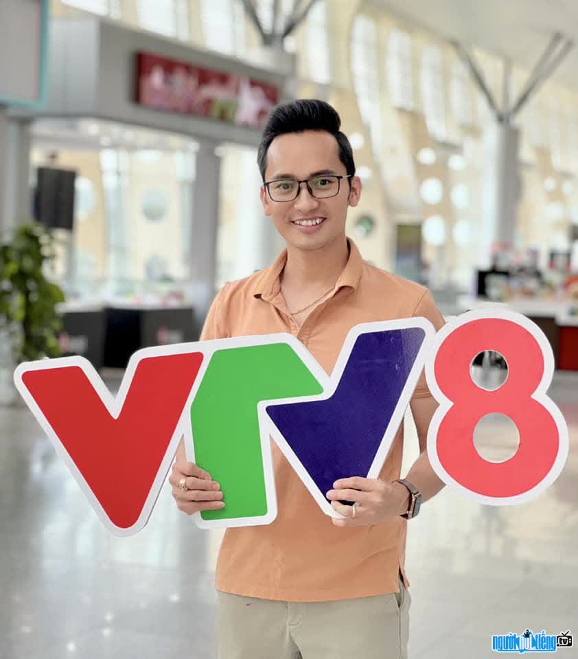 Minh Tây hiện là phóng viên của  VTV8