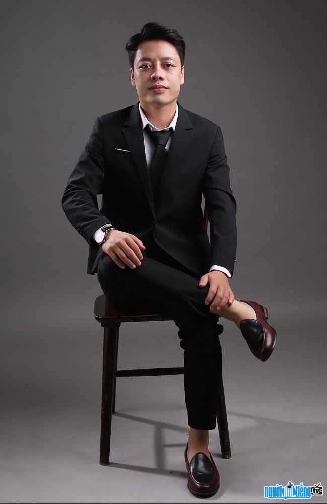  the handsome and elegant Doctor Vu Duc Hien